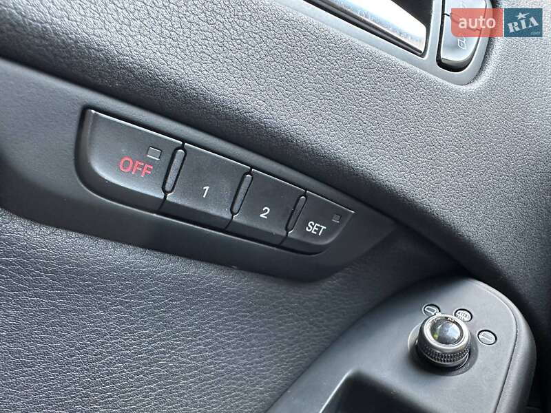 Седан Audi A4 2015 в Львове