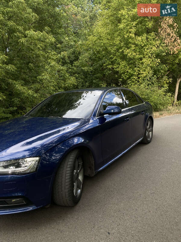 Седан Audi A4 2014 в Днепре