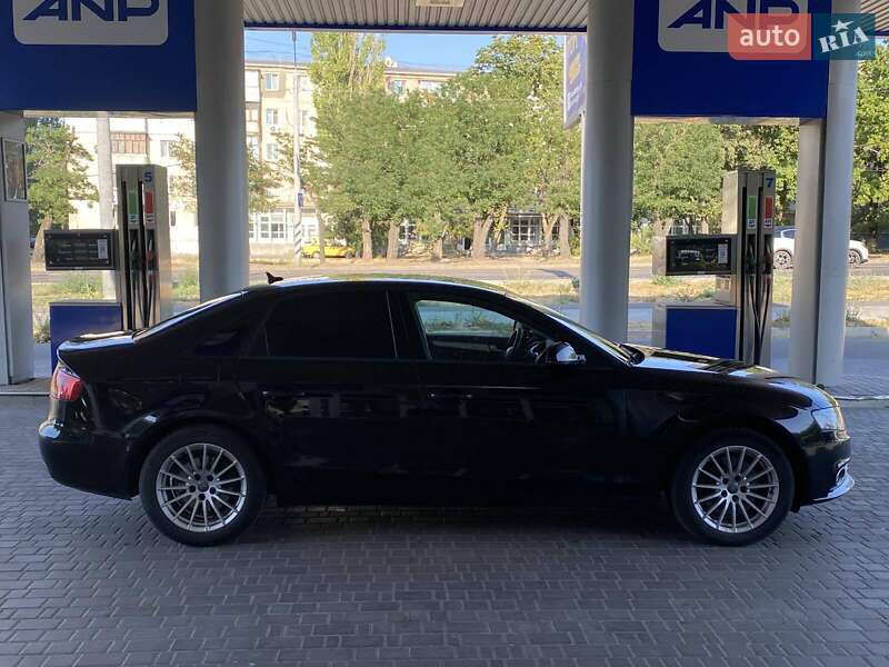 Седан Audi A4 2011 в Николаеве