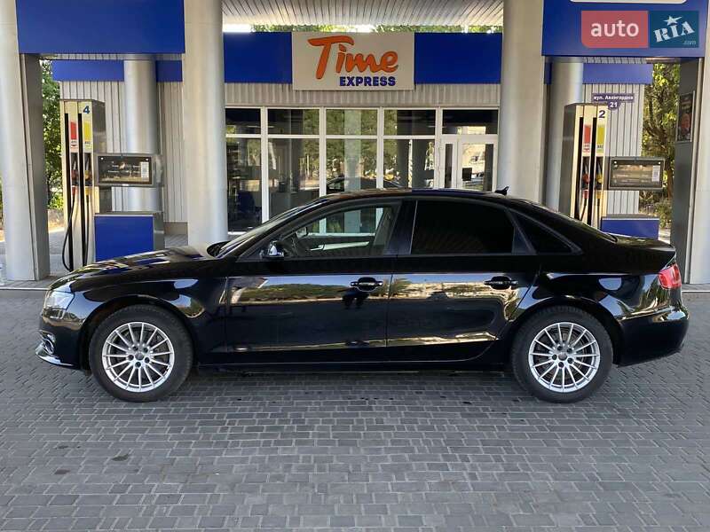 Седан Audi A4 2011 в Николаеве
