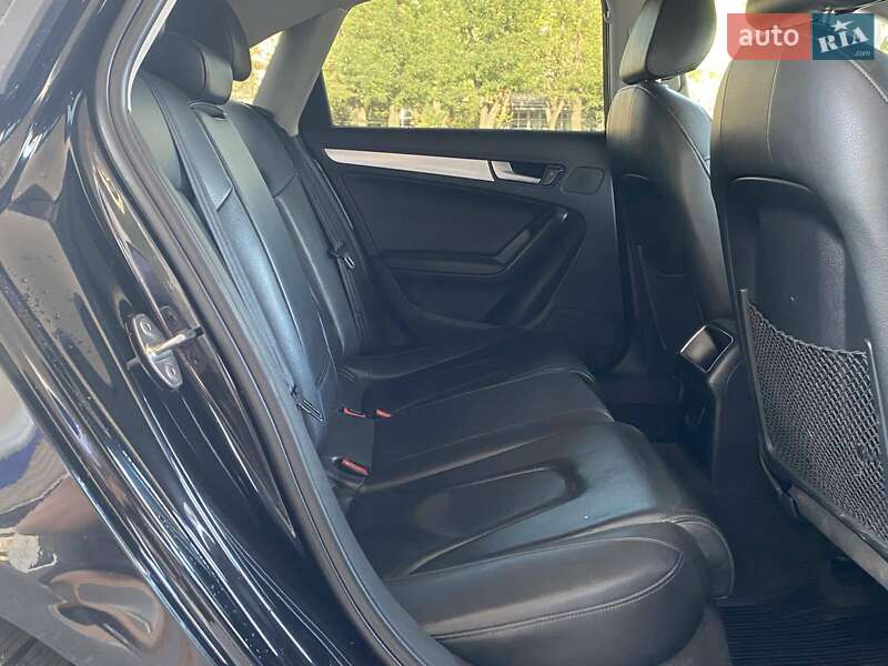 Седан Audi A4 2011 в Николаеве