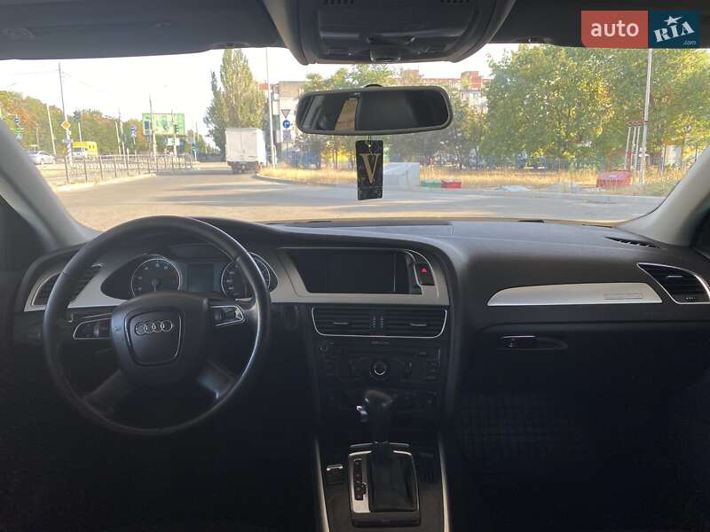 Седан Audi A4 2011 в Николаеве