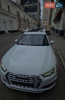 Седан Audi A4 2019 в 