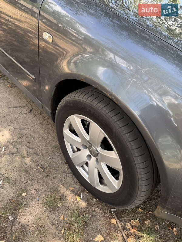 Седан Audi A4 2001 в Чугуеве