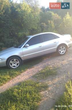 Седан Audi A4 2000 в 