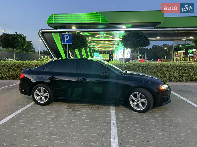 Седан Audi A4 2018 в 