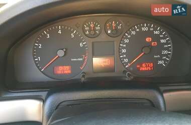 Седан Audi A4 2000 в 