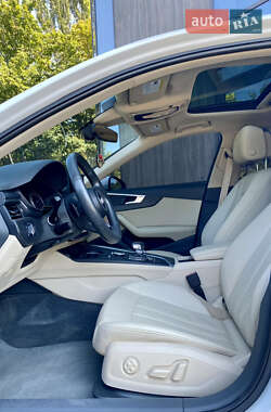 Седан Audi A4 2016 в 