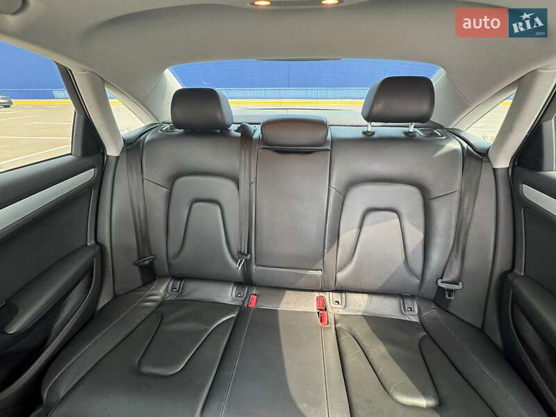 Седан Audi A4 2012 в Сумах