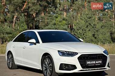 Седан Audi A4 2021 в 