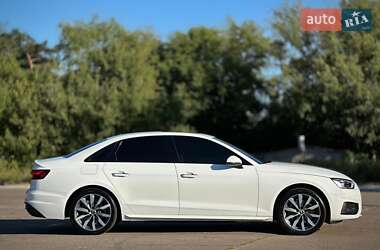 Седан Audi A4 2021 в 