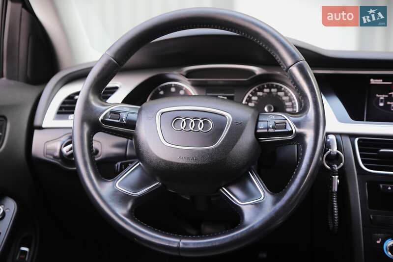 Седан Audi A4 2015 в Киеве