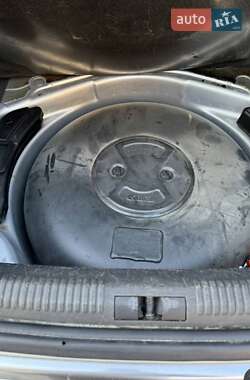 Седан Audi A4 2000 в 
