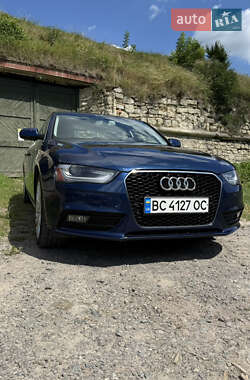Седан Audi A4 2012 в Золочеві