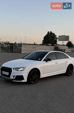 Седан Audi A4 2016 в Сарнах
