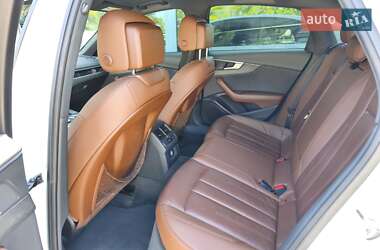 Седан Audi A4 2018 в 