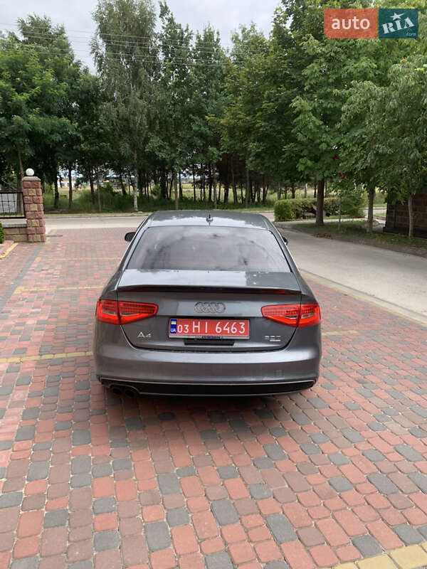 Седан Audi A4 2014 в Вараше