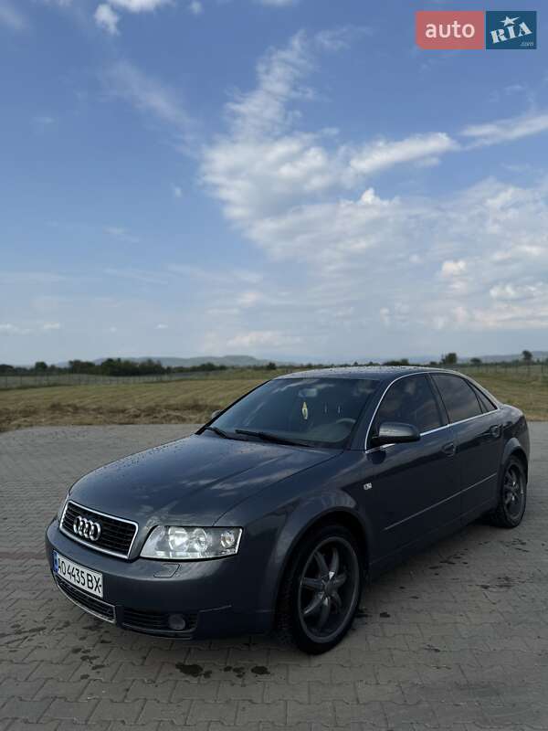Седан Audi A4 2004 в Тячеве