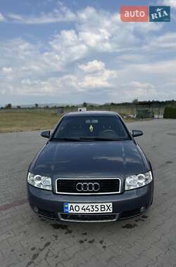 Седан Audi A4 2004 в 