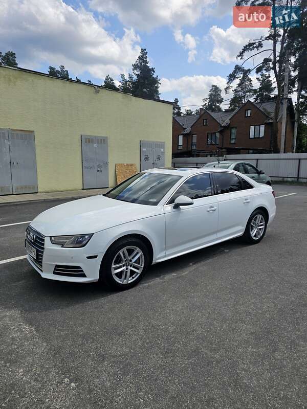 Седан Audi A4 2015 в Киеве