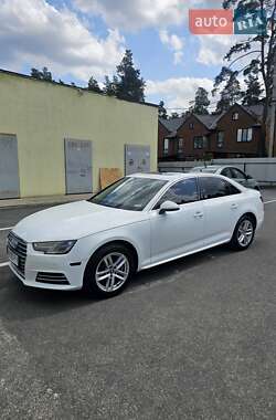 Седан Audi A4 2015 в 