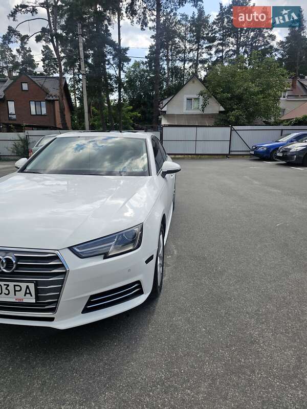 Седан Audi A4 2015 в Киеве