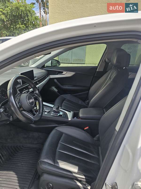 Седан Audi A4 2015 в Киеве