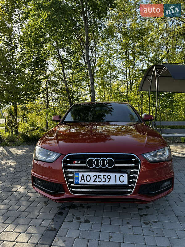 Седан Audi A4 2014 в 