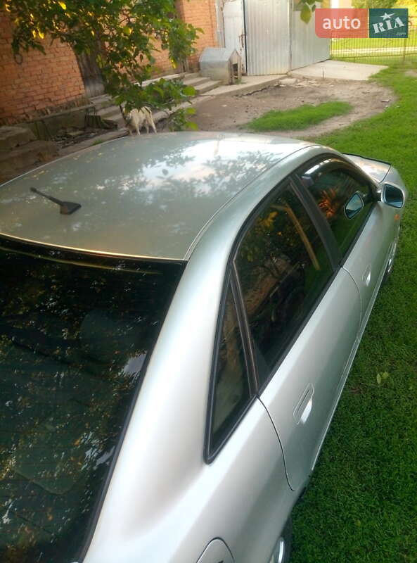 Седан Audi A4 1998 в Ярмолинцах