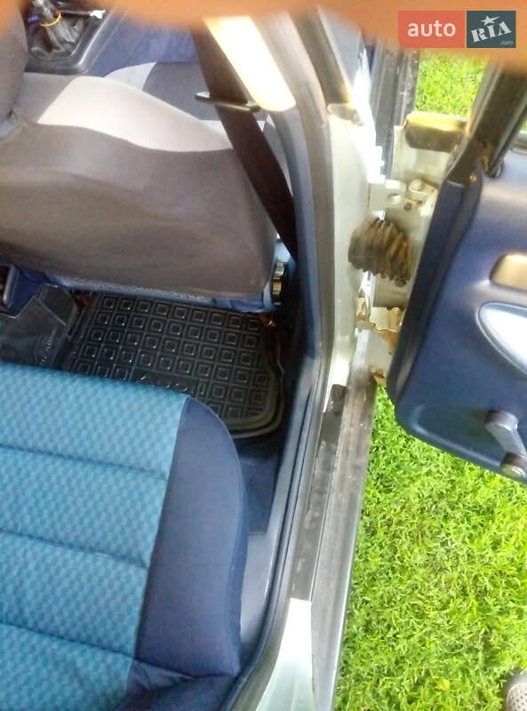 Седан Audi A4 1998 в Ярмолинцах