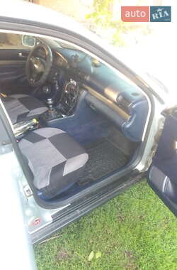 Седан Audi A4 1998 в 