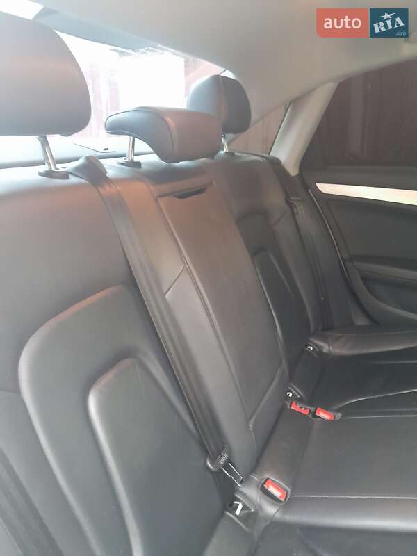 Седан Audi A4 2014 в Львове