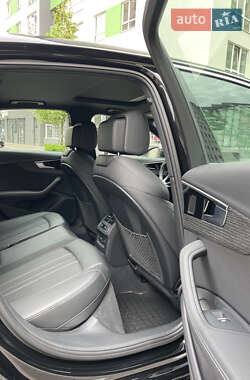 Седан Audi A4 2021 в 