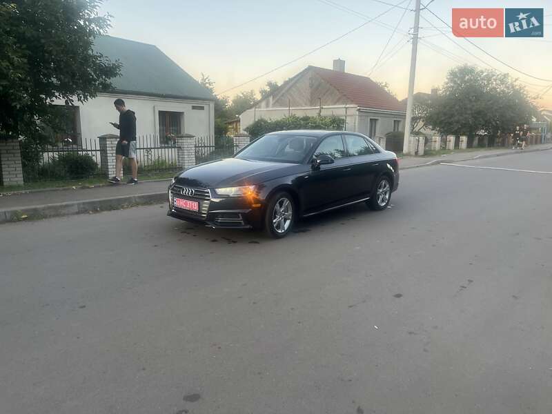 Седан Audi A4 2018 в 