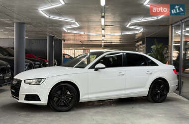 Седан Audi A4 2016 в 