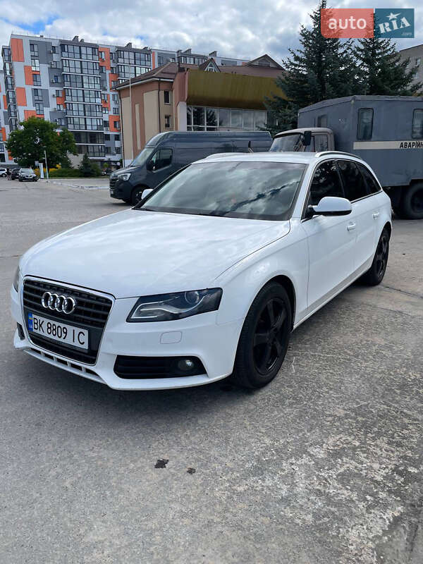 Универсал Audi A4 2010 в Вараше