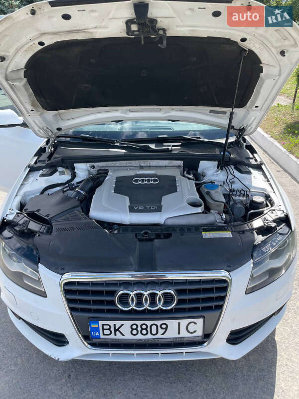 Универсал Audi A4 2010 в Вараше