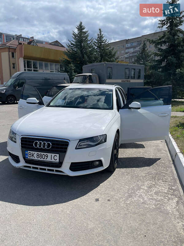 Универсал Audi A4 2010 в Вараше