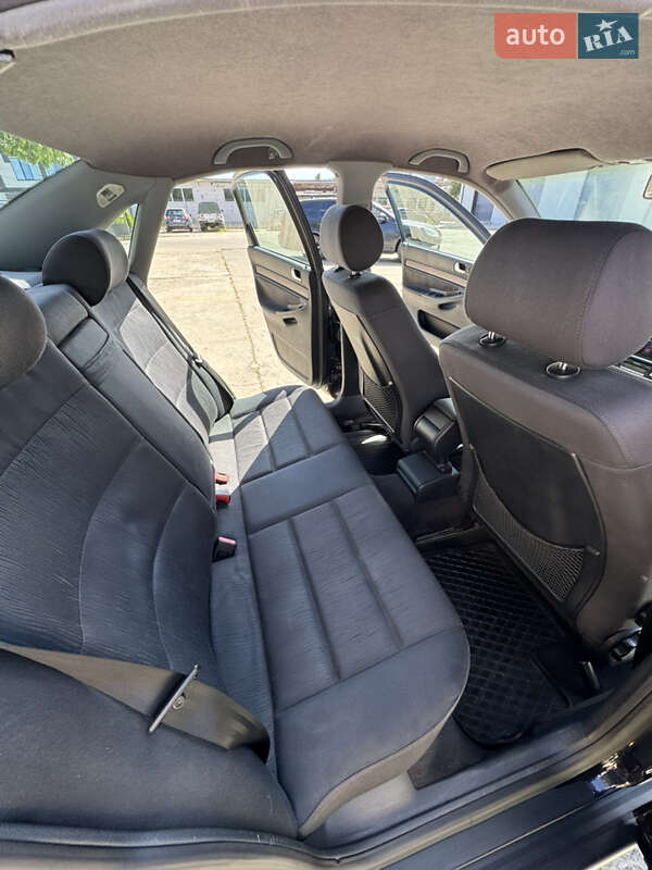 Седан Audi A4 1998 в Вараше