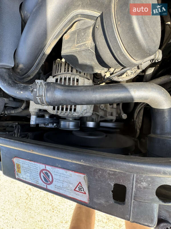 Седан Audi A4 1998 в Вараше