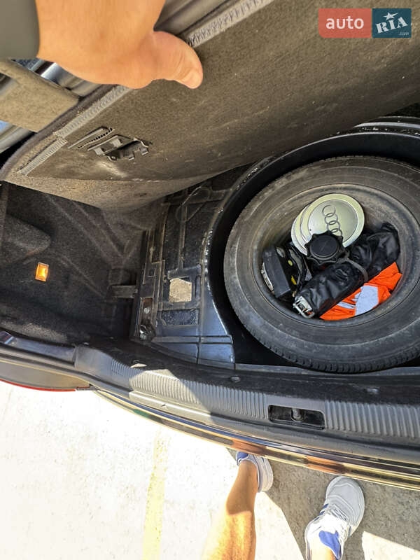 Седан Audi A4 1998 в Вараше
