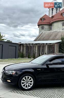 Седан Audi A4 2013 в Самборі