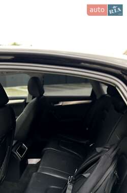 Седан Audi A4 2013 в Самборі