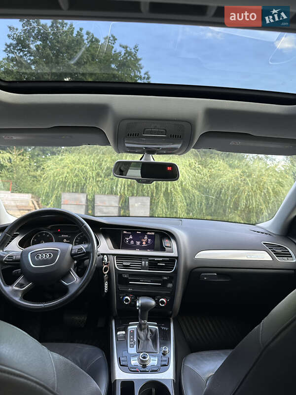 Седан Audi A4 2012 в Ивано-Франковске