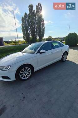 Седан Audi A4 2017 в 