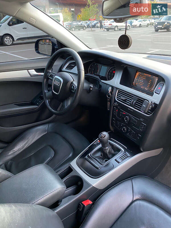 Седан Audi A4 2010 в Киеве