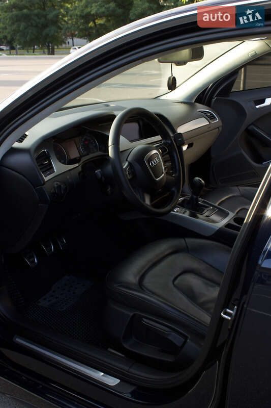 Седан Audi A4 2010 в Киеве