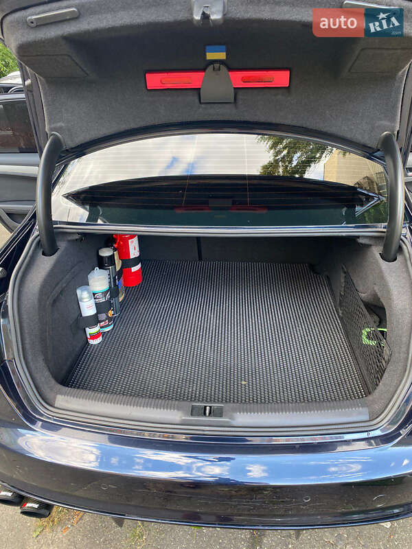 Седан Audi A4 2010 в Киеве