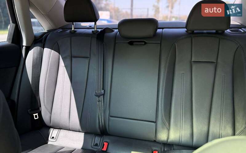Седан Audi A4 2019 в Черновцах