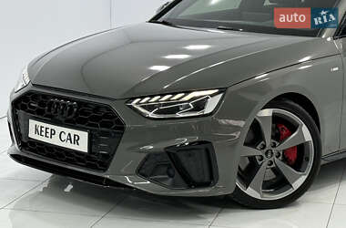 Седан Audi A4 2022 в 